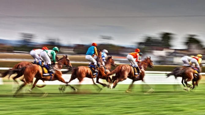 Star Sports sponsors Sandown's Brigadier Gerard Evening